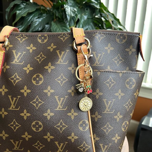 New HEARTS AND CHERRIES Bag Charm Gold Tone 🍒 - Picture 6 of 10